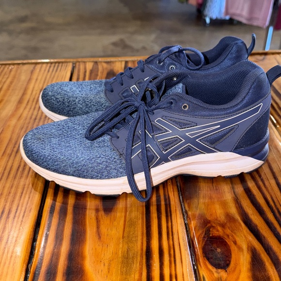ASICS - Picture 3 of 7